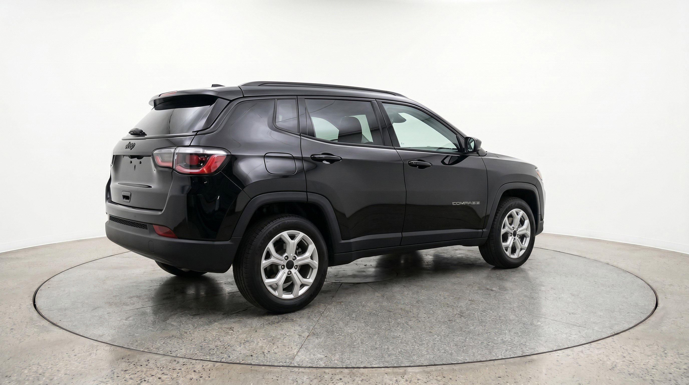 Used 2025 Jeep Compass Latitude AWD/4WD image 9