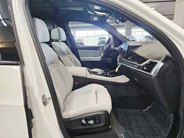 Certified 2025 BMW X5 xDrive50e w/ M Sport Package AWD/4WD image 27