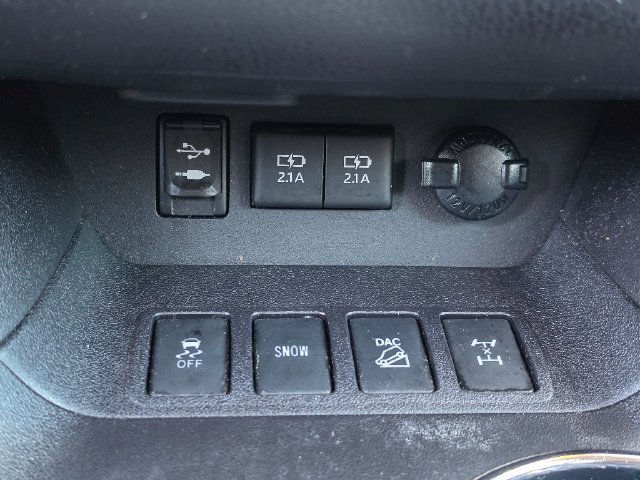 Used 2018 Toyota Highlander Limited AWD/4WD image 25