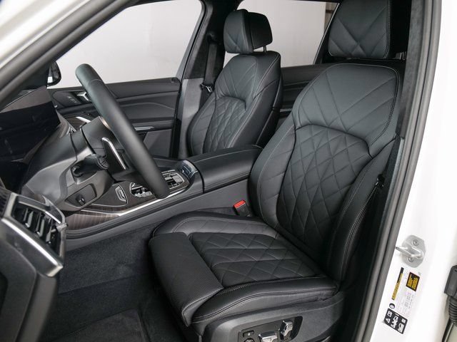 Used 2026 BMW X7 xDrive40i w/ M Sport Package AWD/4WD image 5