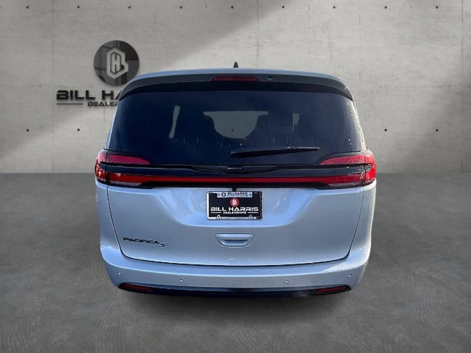New 2026 Chrysler Pacifica Select image 7