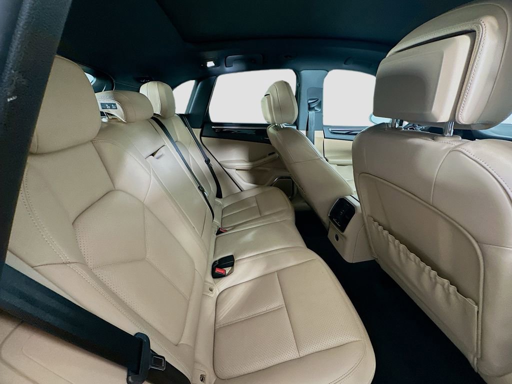 Certified 2023 Porsche Macan image 28
