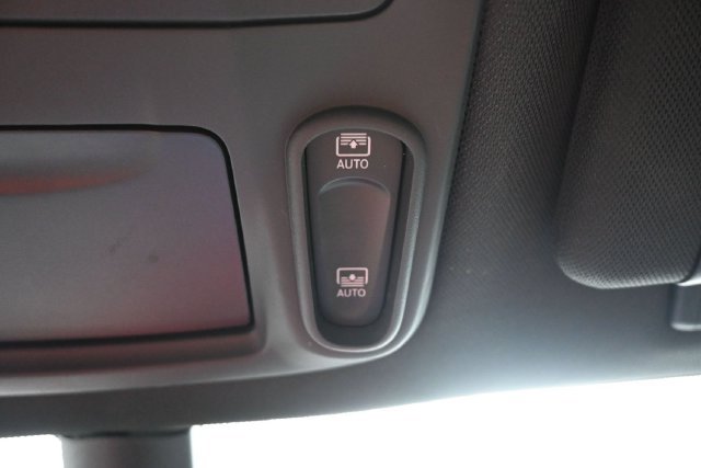 Used 2025 Chrysler Pacifica Limited FWD image 38