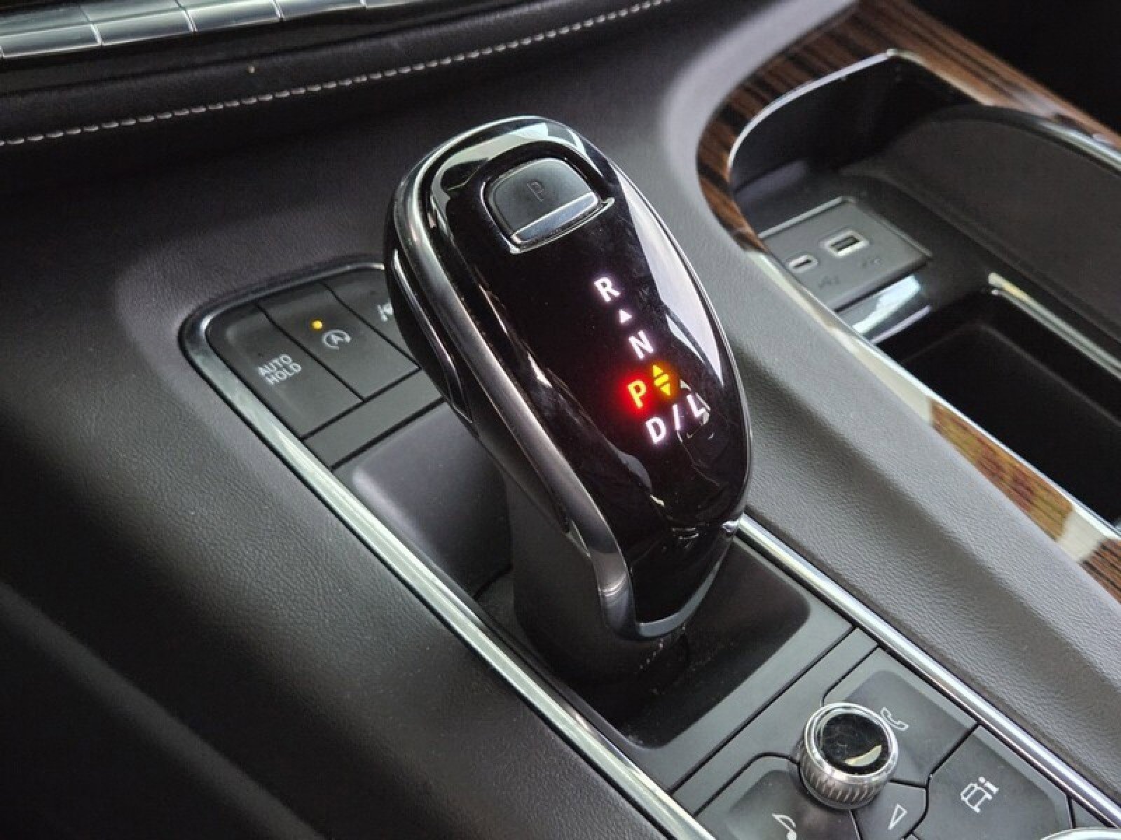 Used 2022 Cadillac Escalade Premium Luxury AWD/4WD image 36