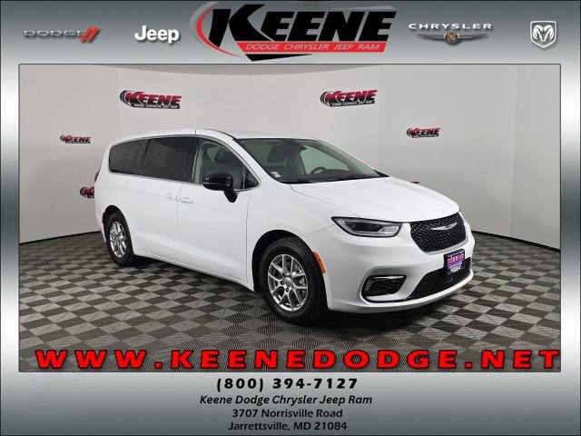 Used 2024 Chrysler Pacifica Touring-L image 1