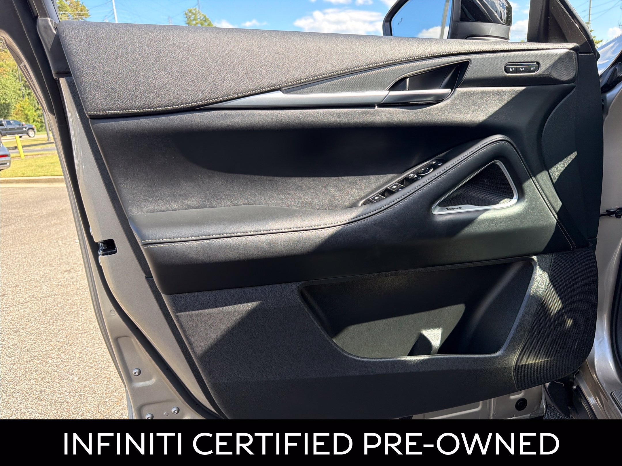 Certified 2026 INFINITI QX60 Luxe w/ Family Package FWD image 28