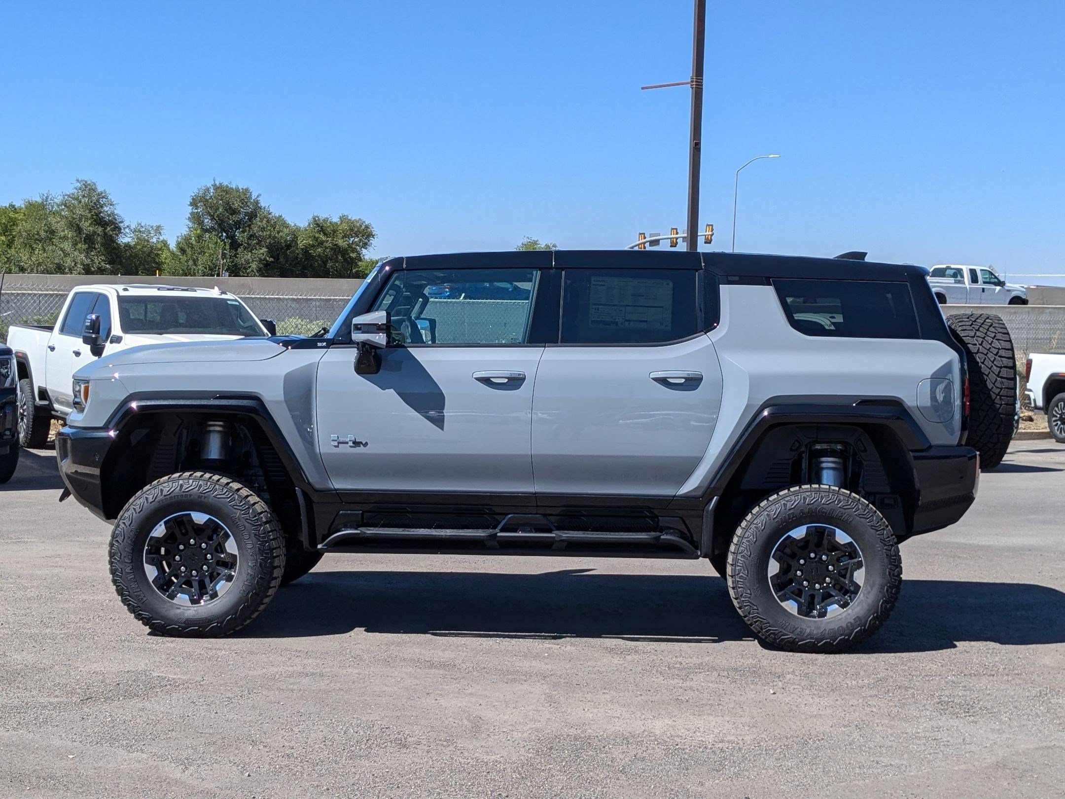 New 2025 GMC Hummer EV 3X w/ Extreme Off-Road Package image 2