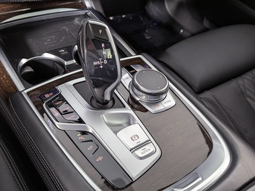 Used 2022 BMW 750i xDrive w/ M Sport Package AWD/4WD image 36