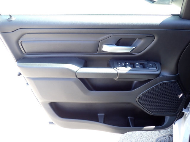 New 2026 RAM 1500 Express AWD/4WD image 17