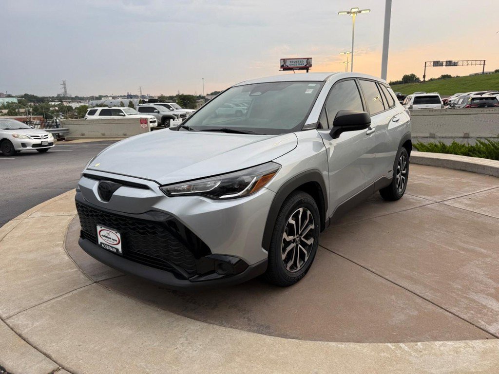 Certified 2024 Toyota Corolla Cross AWD Hybrid image 11