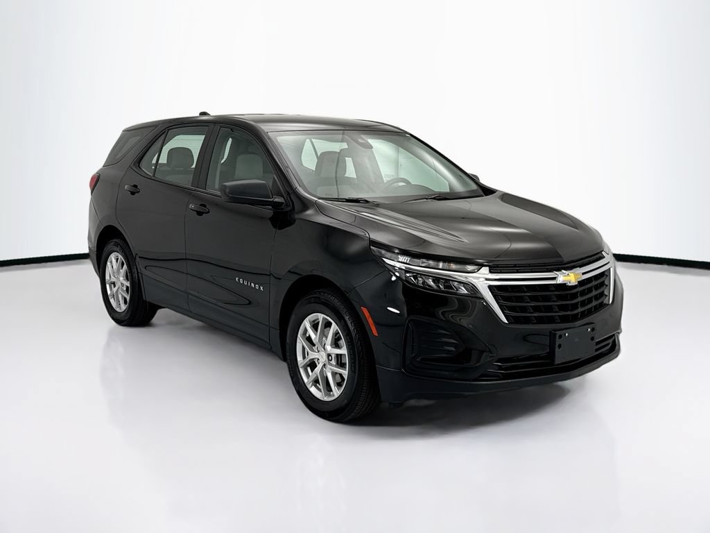 Used 2023 Chevrolet Equinox LS FWD image 3