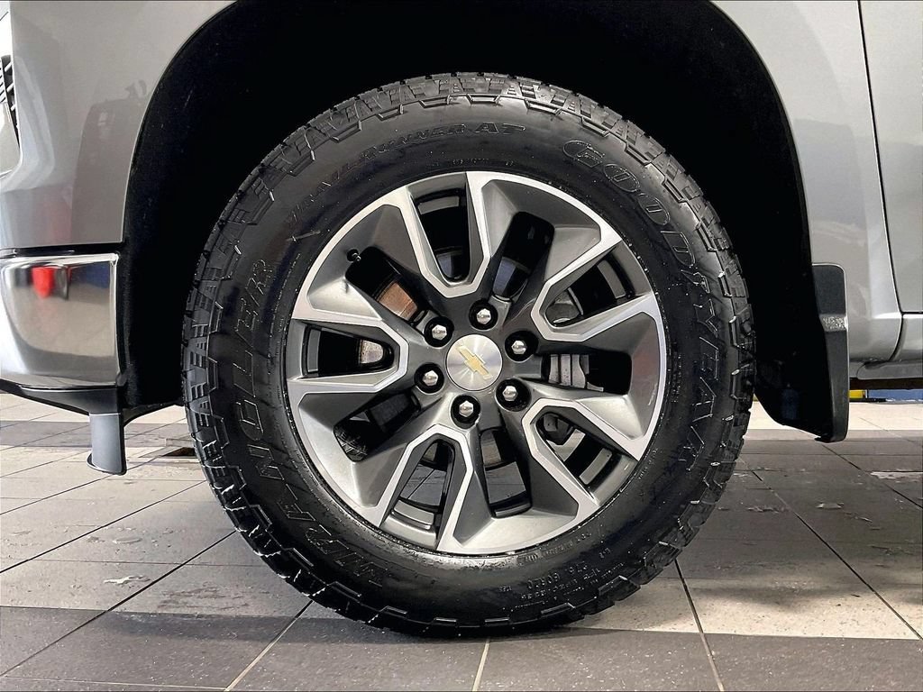 Used 2023 Chevrolet Silverado 1500 LT w/ Z71 Off-Road Package AWD/4WD image 7