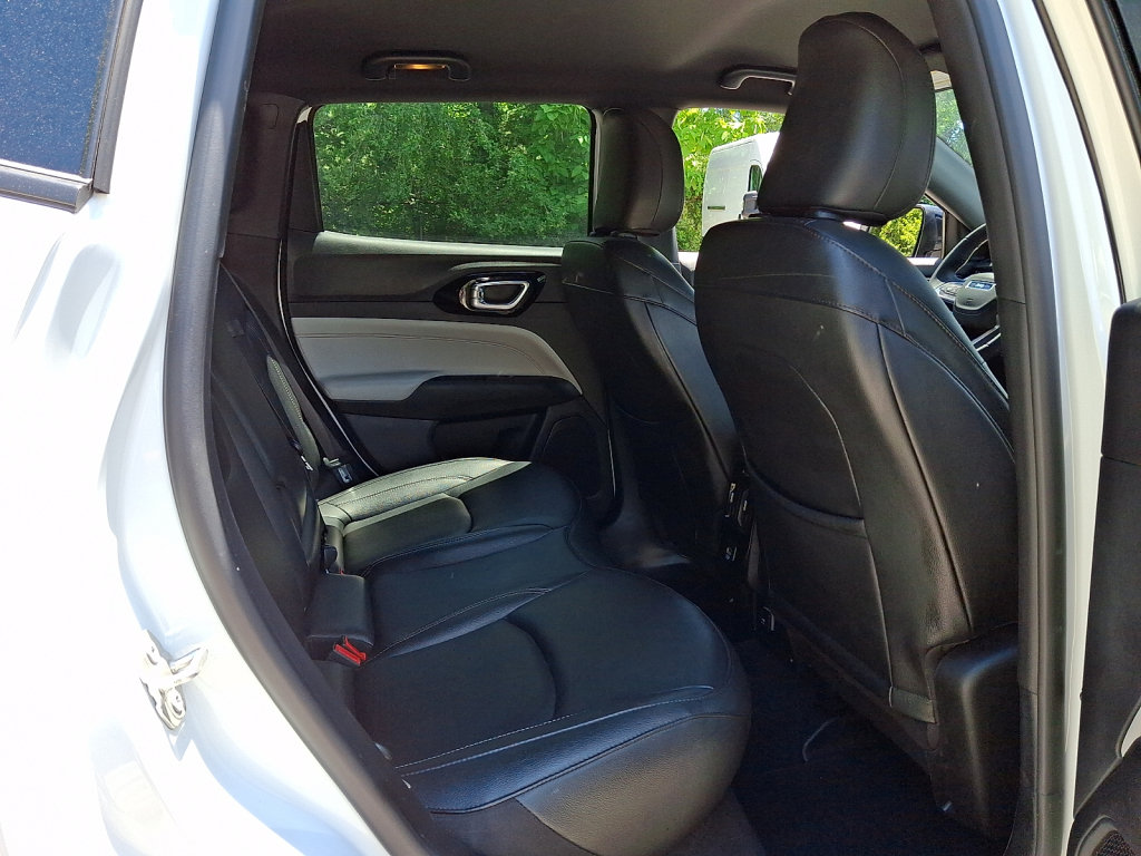 Used 2025 Jeep Compass Limited AWD/4WD image 15