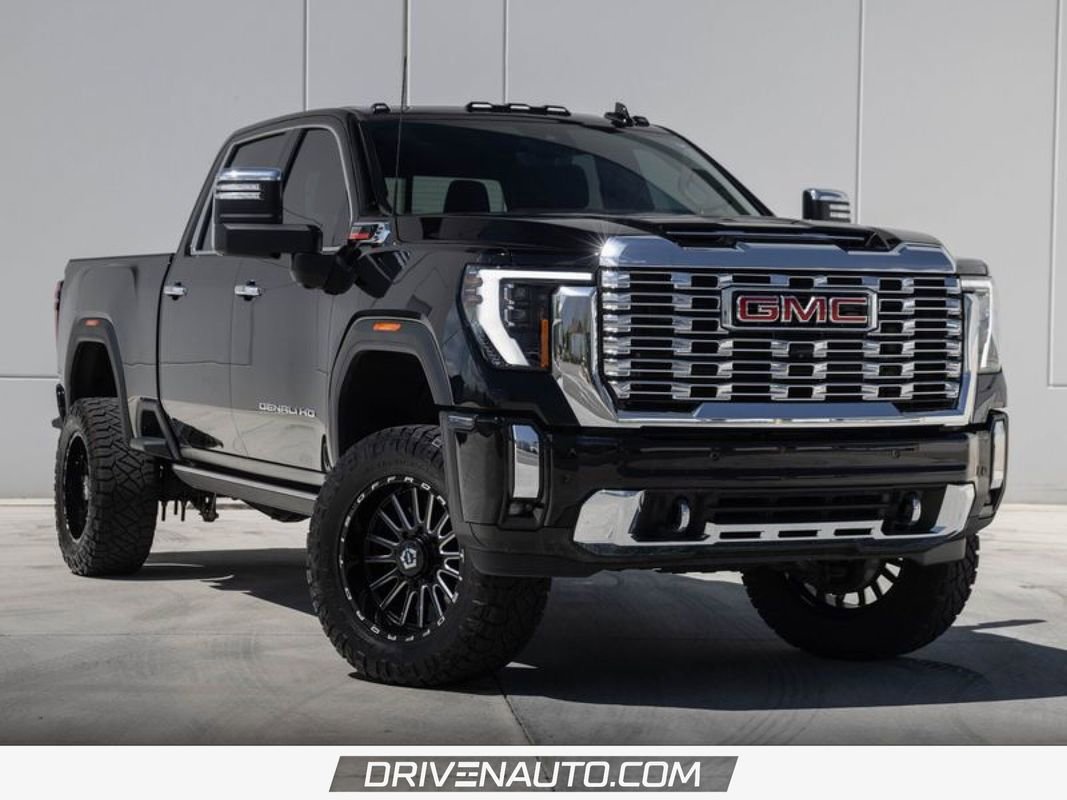 Used 2024 GMC Sierra 3500 Denali w/ Technology Package AWD/4WD image 1