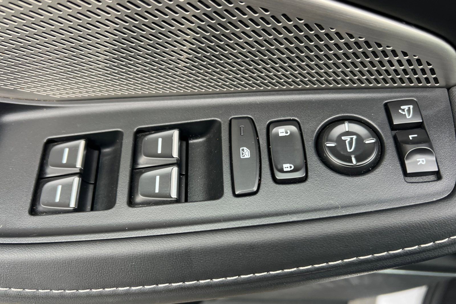 Used 2023 Acura MDX FWD w/ Technology Package image 12