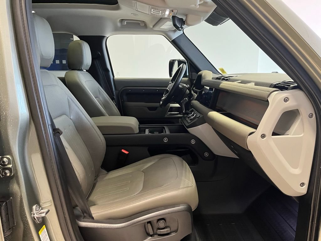 Certified 2022 Land Rover Defender 110 SE AWD/4WD image 36