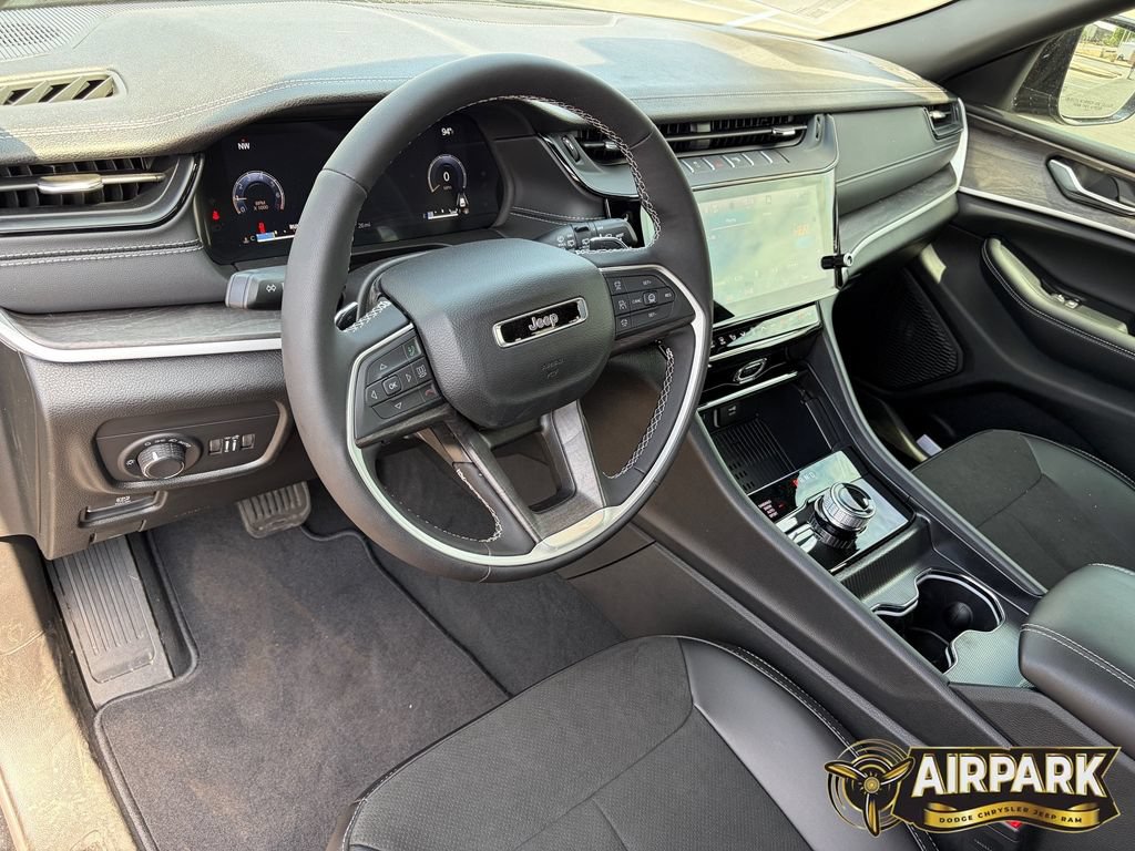 New 2026 Jeep Grand Cherokee Altitude AWD/4WD image 16