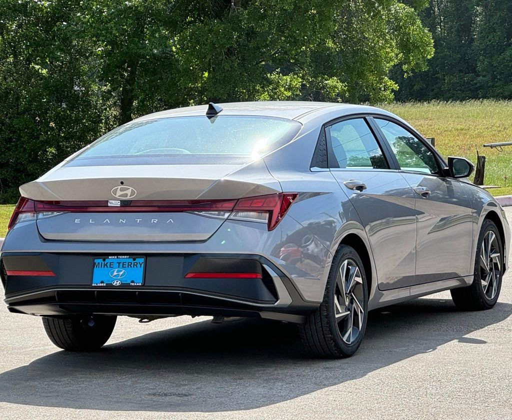 New 2025 Hyundai Elantra SEL image 12