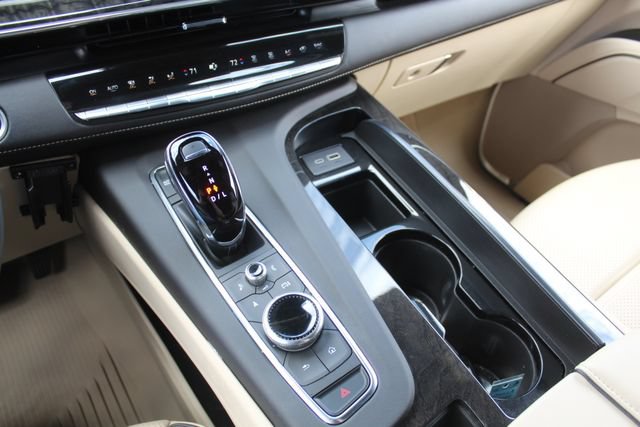 Used 2024 Cadillac Escalade Premium Luxury w/ Performance Package AWD/4WD image 33