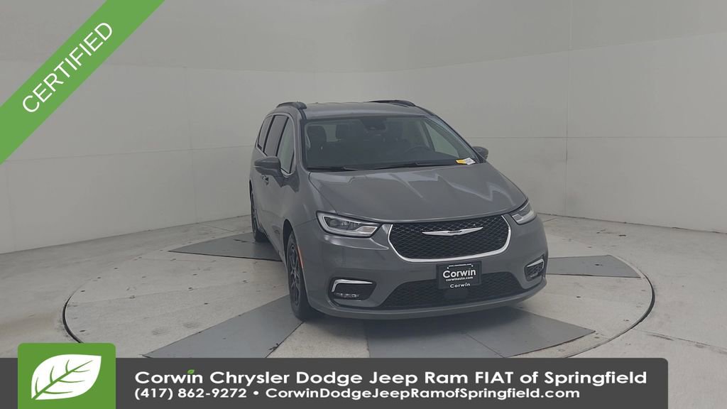 Certified 2022 Chrysler Pacifica Touring-L image 4