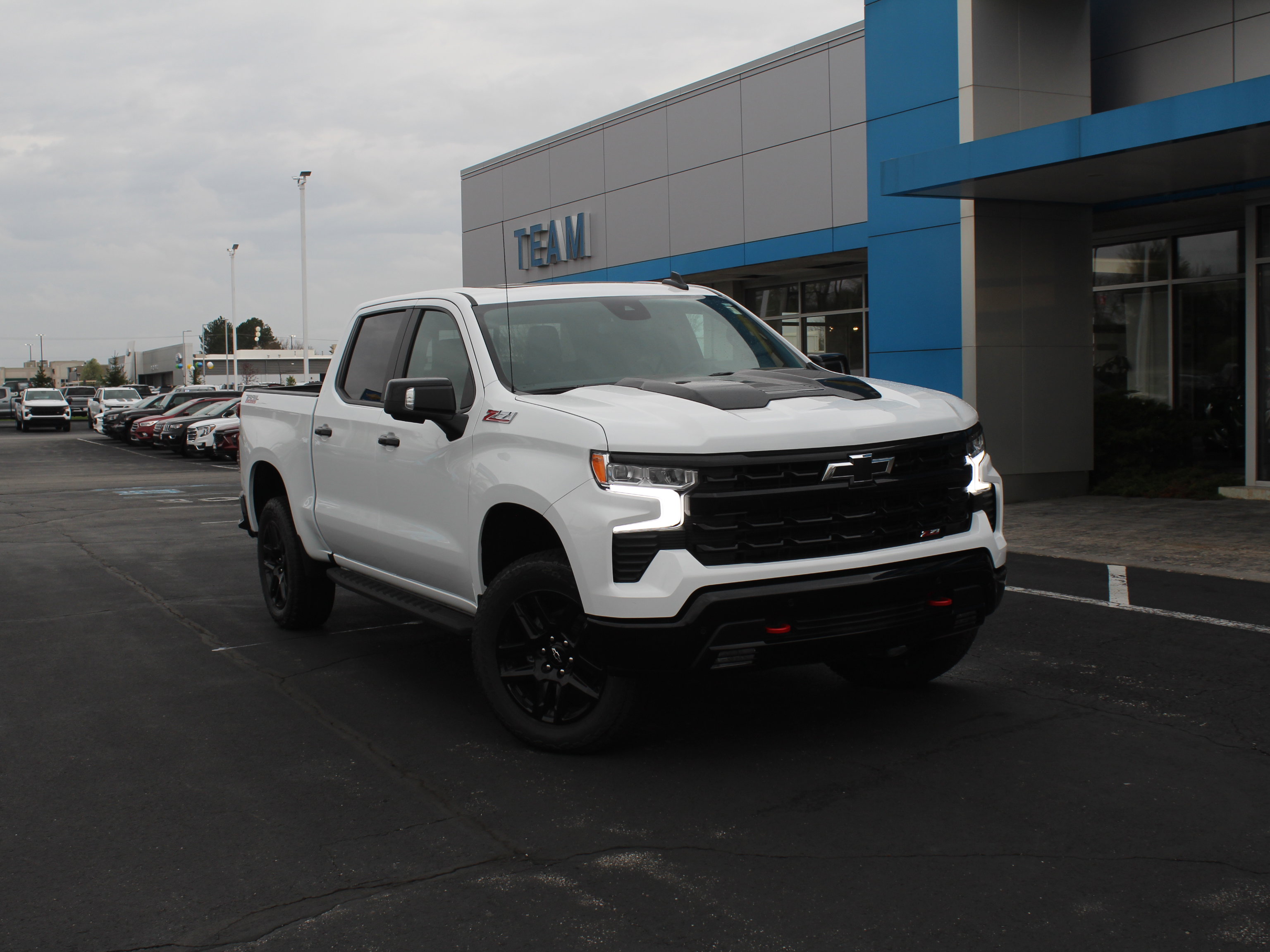 New 2026 Chevrolet Silverado 1500 LT Trail Boss w/ LT Trail Boss Premium Package AWD/4WD image 2