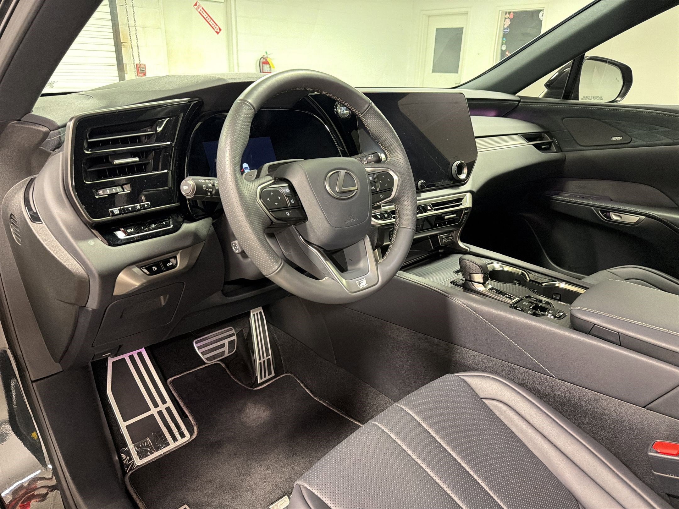 Used 2024 Lexus RX 350 F Sport w/ Convenience Package AWD/4WD image 4