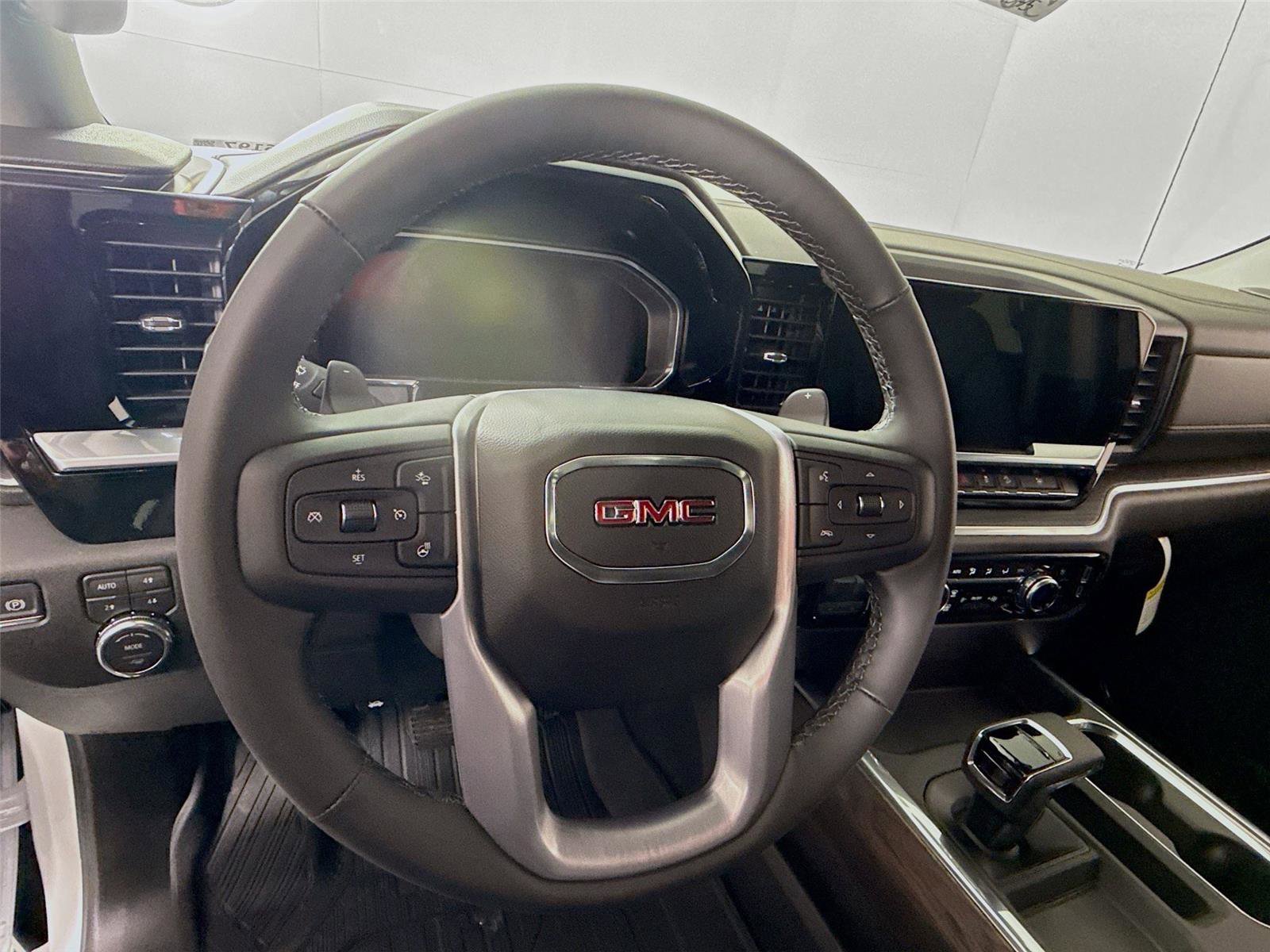 New 2026 GMC Sierra 1500 SLT image 6