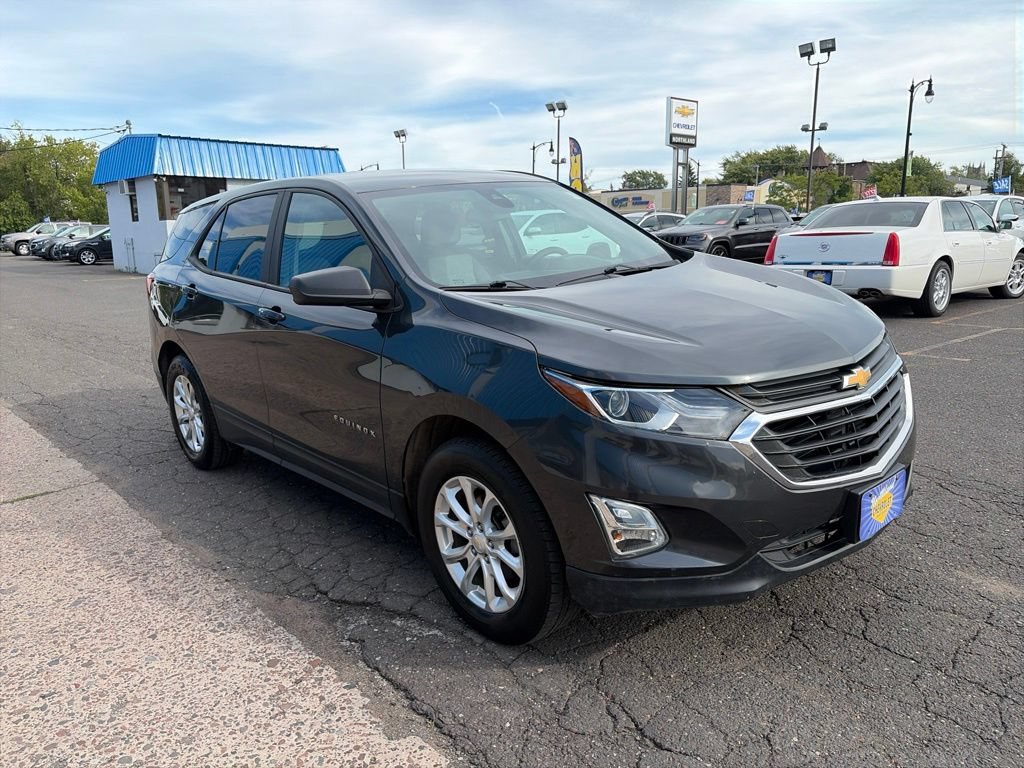 Used 2020 Chevrolet Equinox LS w/ LS Convenience Package AWD/4WD image 3