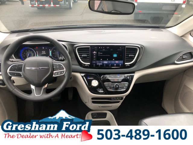 Used 2023 Chrysler Pacifica Touring-L FWD image 17