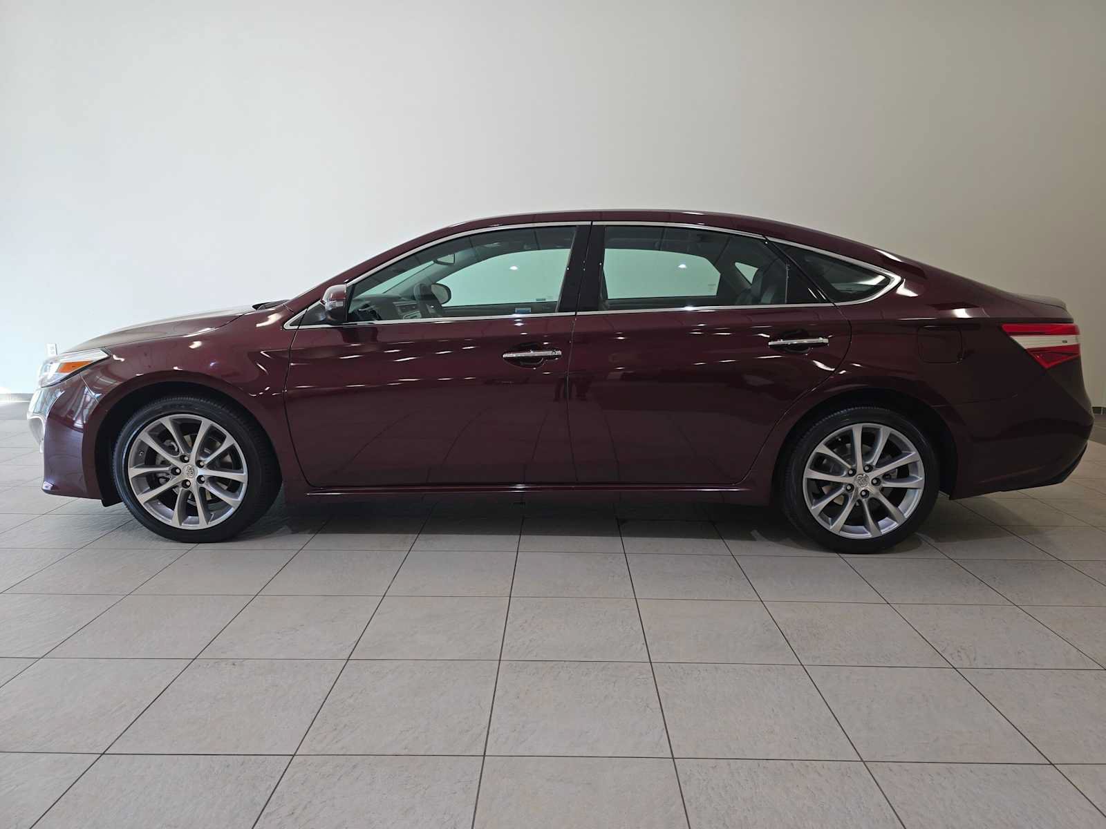 Used 2015 Toyota Avalon XLE Touring FWD image 3