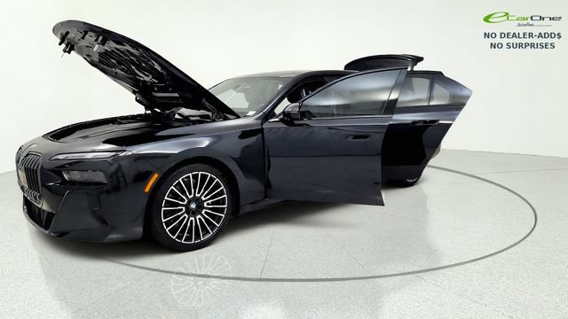 Used 2025 BMW i7 xDrive60 w/ Executive Package RWD image 14