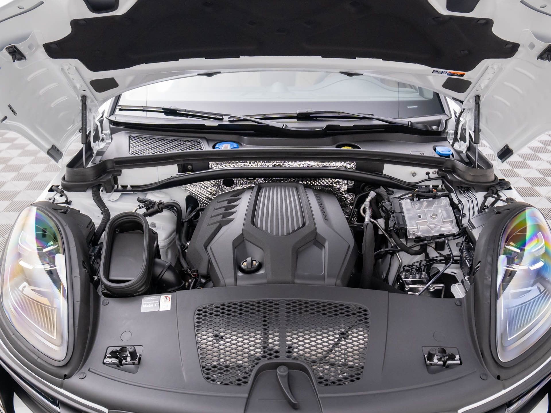 Certified 2026 Porsche Macan image 30