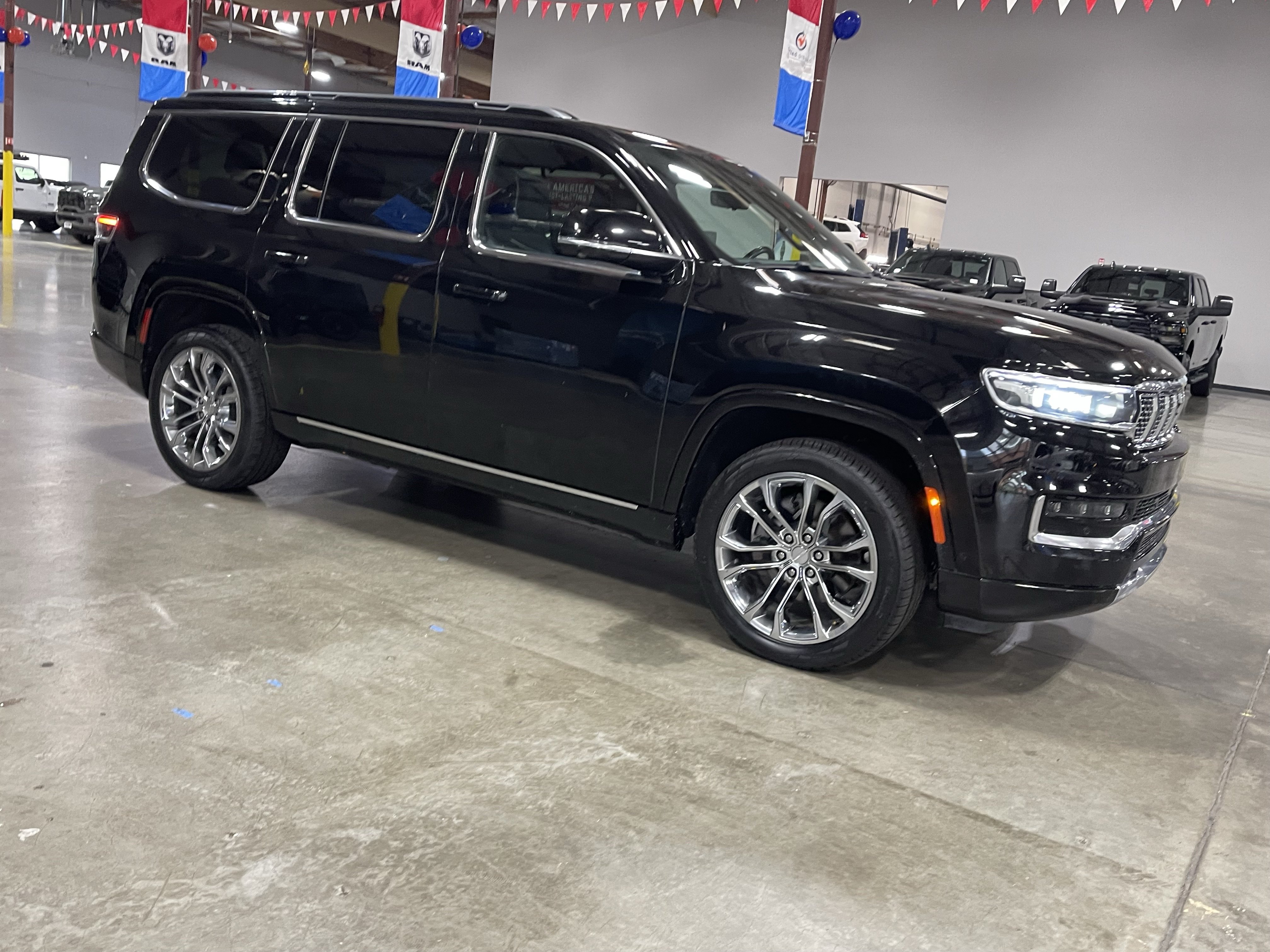 Used 2023 Jeep Grand Wagoneer Series II AWD/4WD image 7