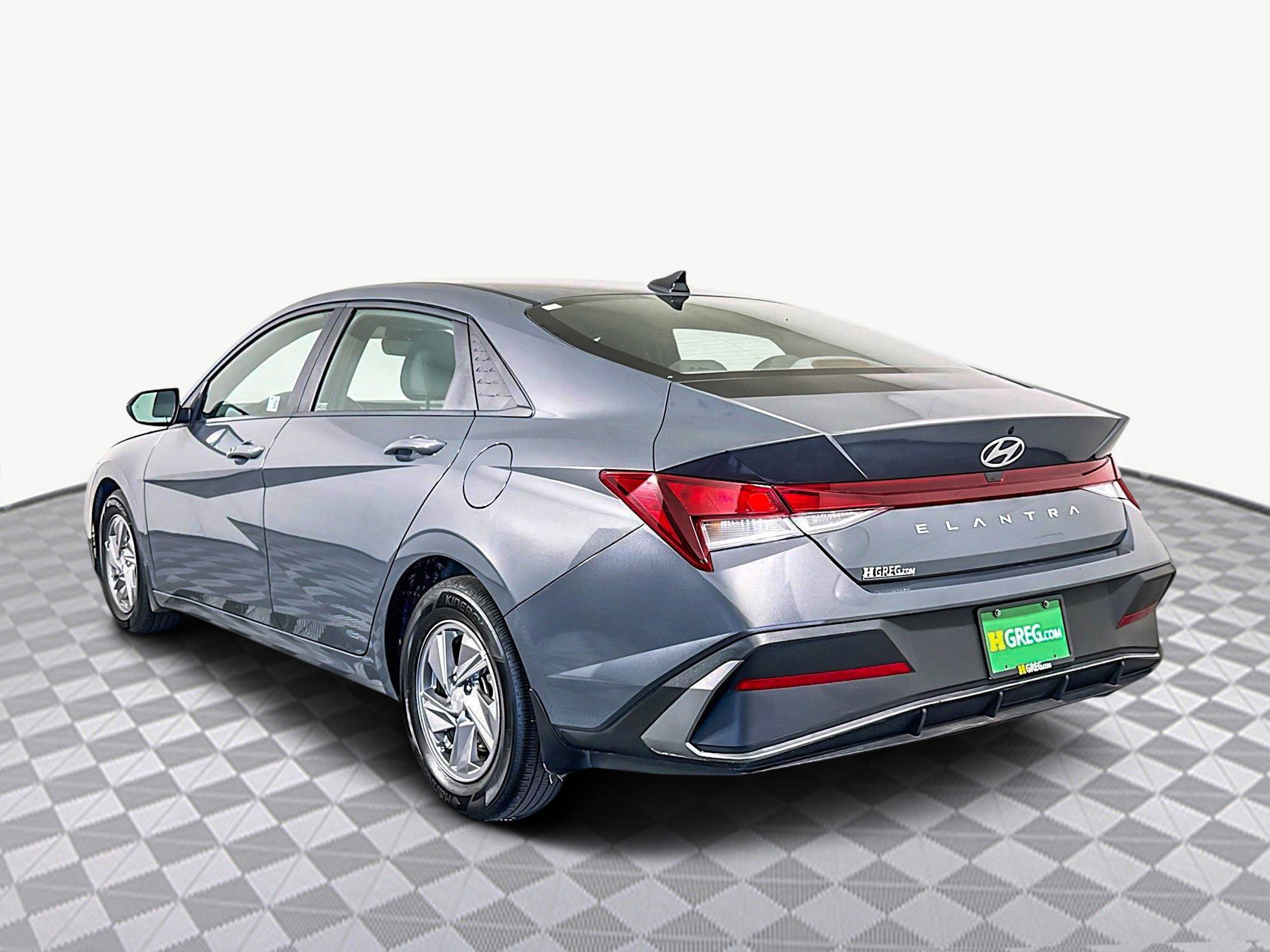 Used 2025 Hyundai Elantra SE image 7