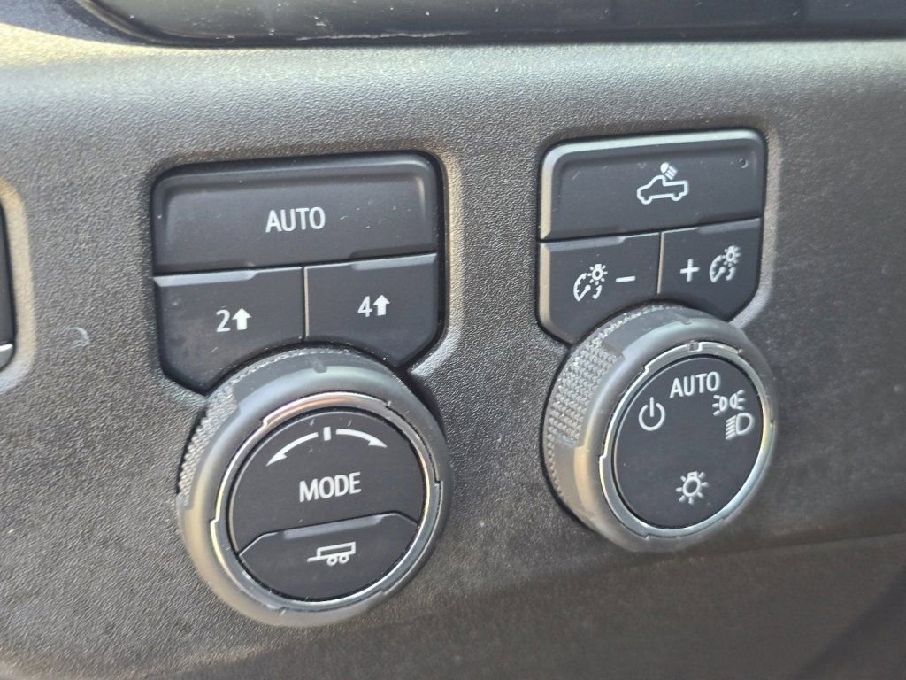 Used 2023 Chevrolet Silverado 1500 LT AWD/4WD image 8