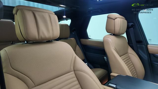 Used 2024 Land Rover Discovery Metropolitan Edition AWD/4WD image 30