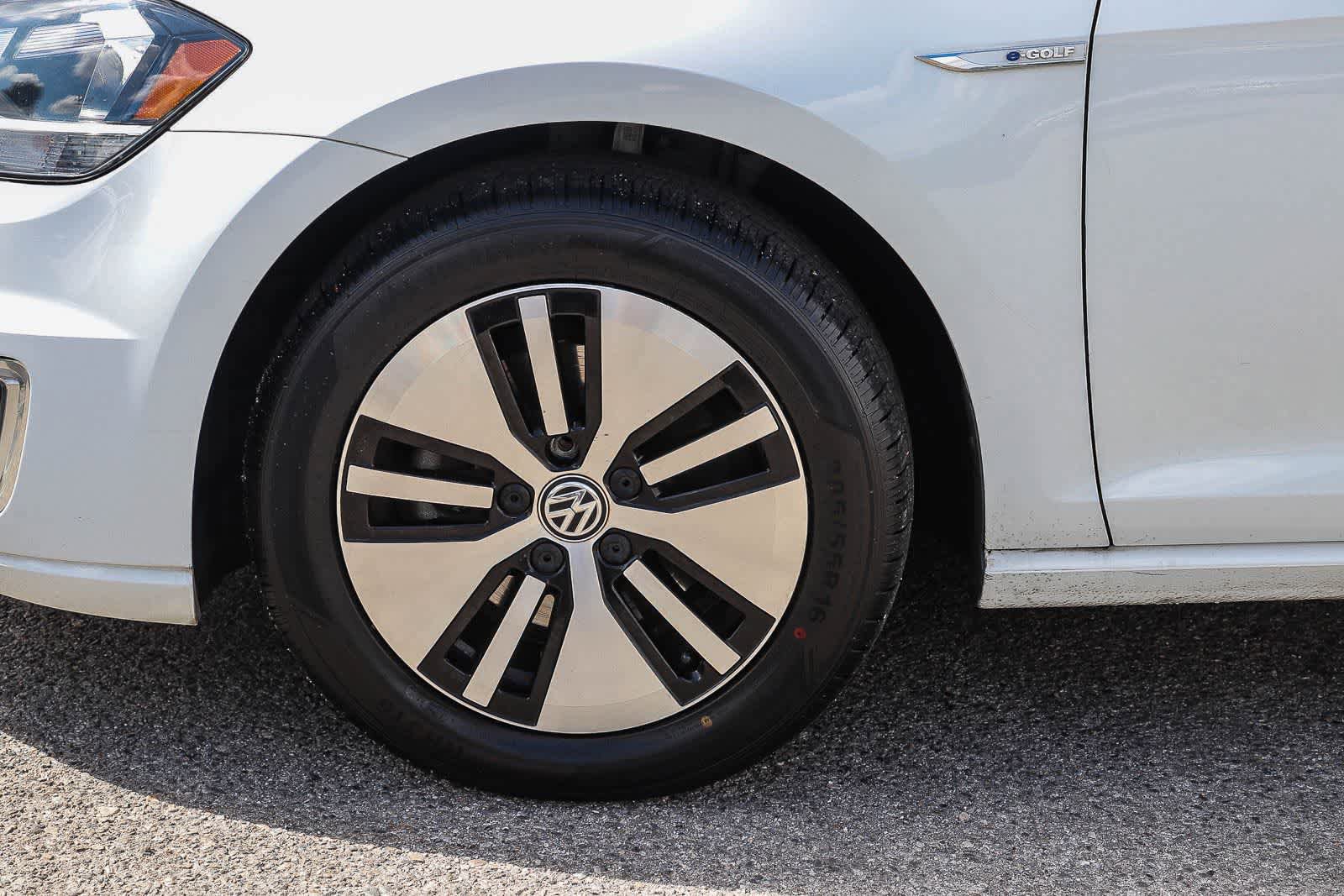 Used 2017 Volkswagen e-Golf SE image 9
