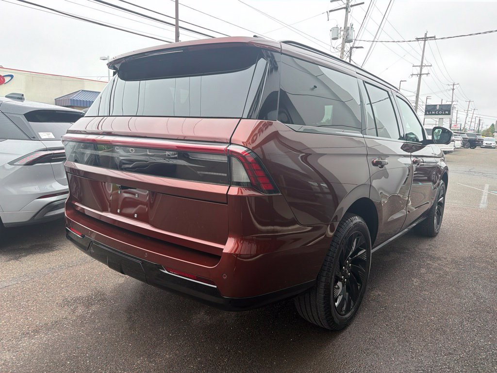 New 2027 Lincoln Navigator Reserve w/ Jet Appearance Package AWD/4WD image 3