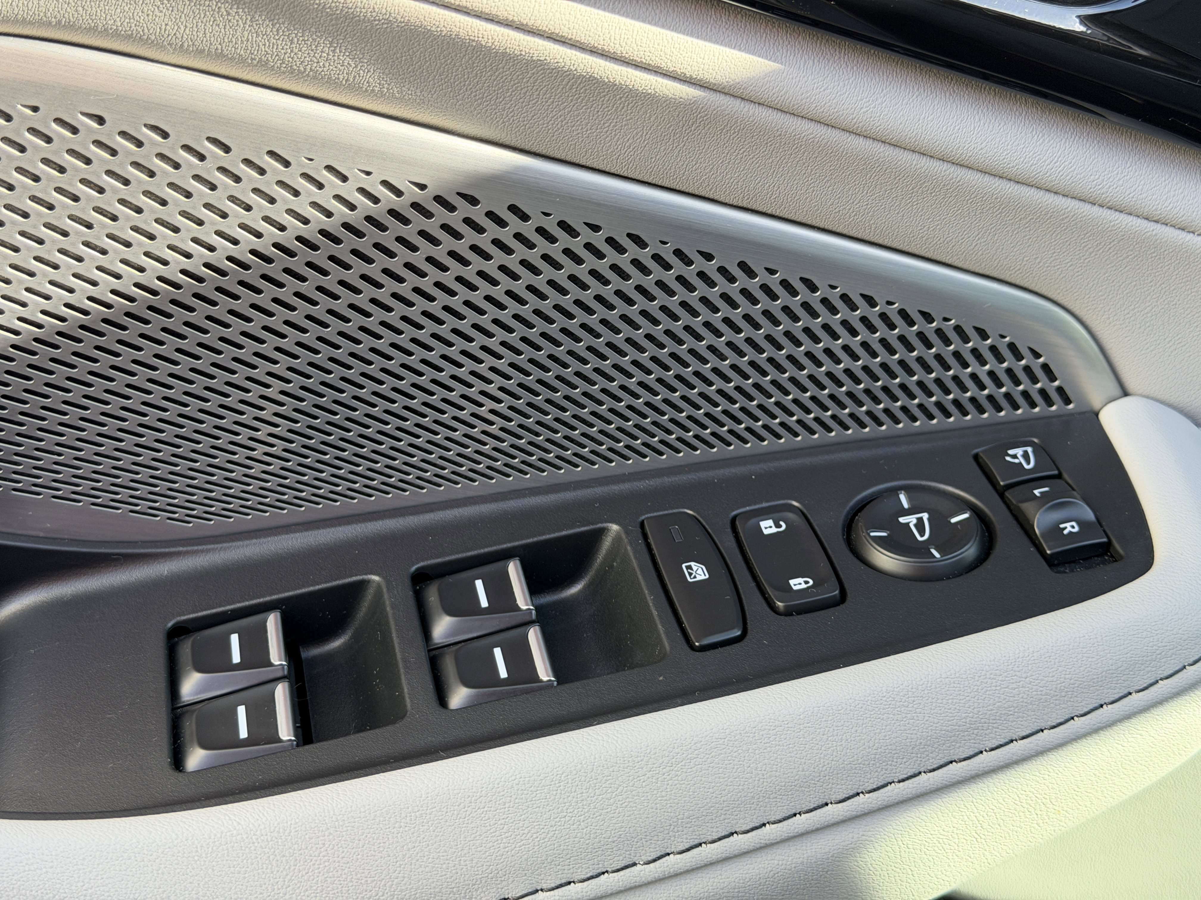 Used 2023 Acura MDX FWD w/ Technology Package image 19