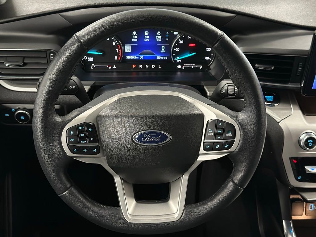 Used 2023 Ford Explorer XLT w/ Equipment Group 202A image 4