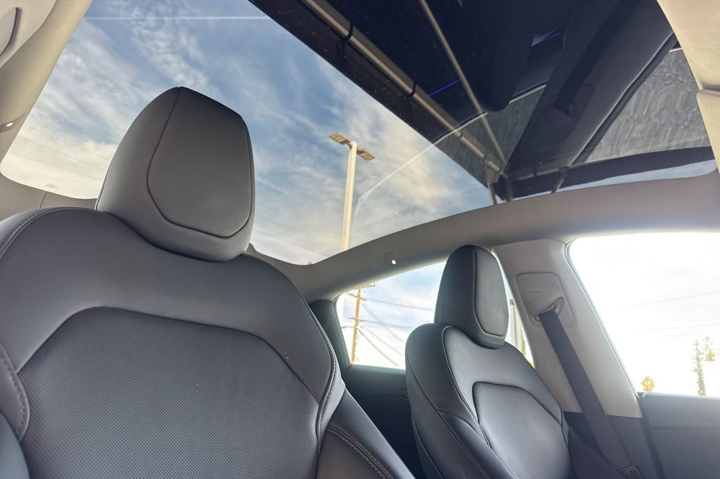 Used 2026 Tesla Model Y Long Range AWD/4WD image 16