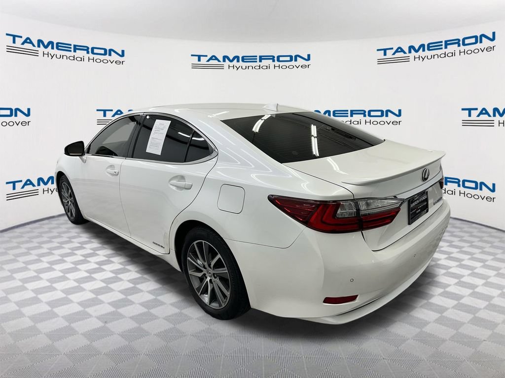 Used 2018 Lexus ES 300h w/ Luxury Package FWD image 3