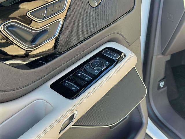 Used 2022 Lincoln Aviator Grand Touring w/ Elements Package Plus AWD/4WD image 18