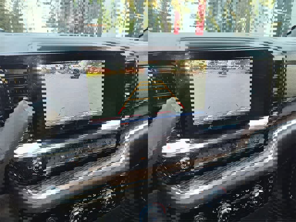 Used 2024 GMC Sierra 1500 SLE image 17