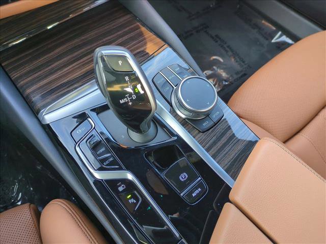 Used 2023 BMW 530e w/ Premium Package image 12