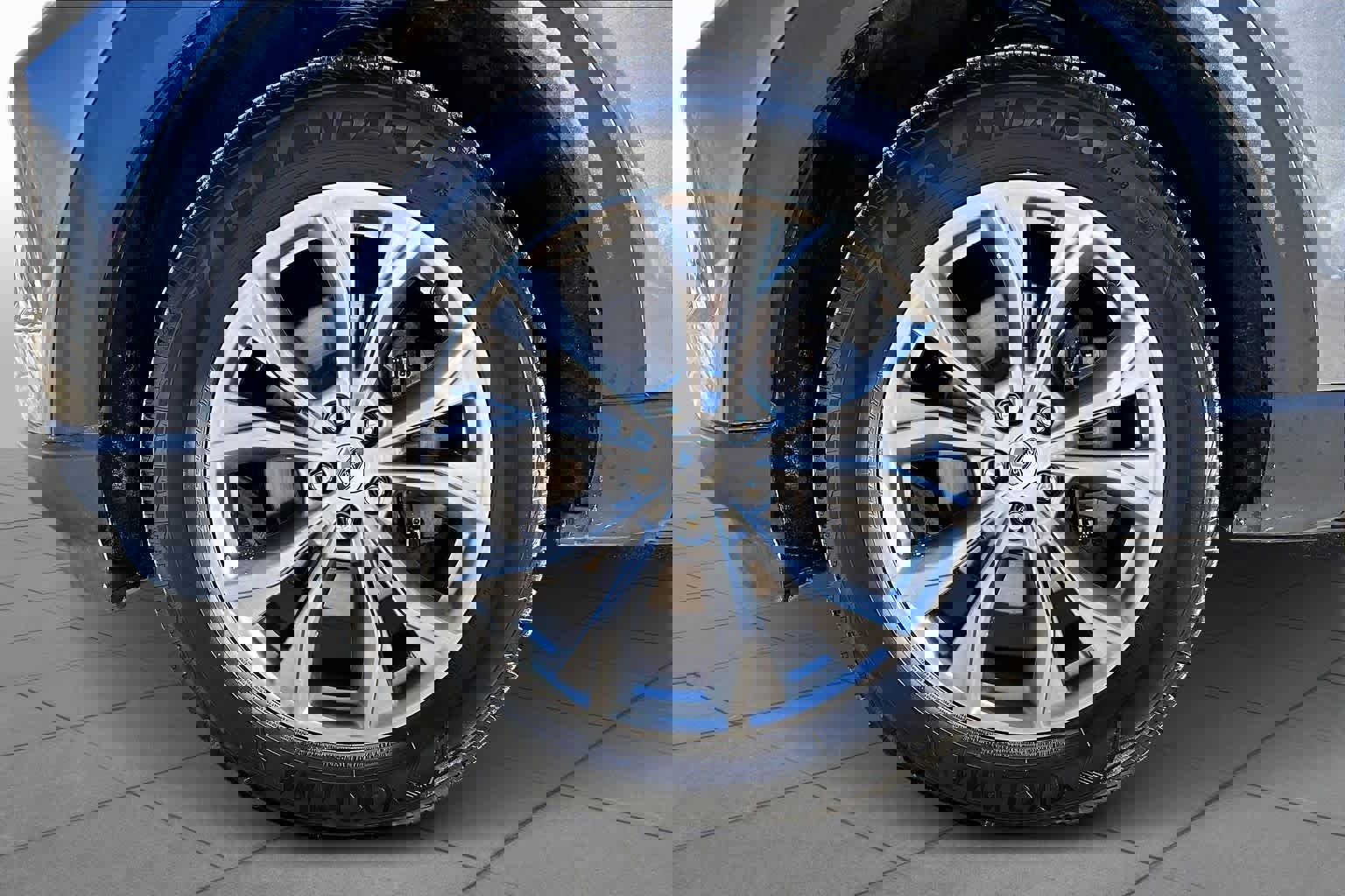 Used 2022 Ford Explorer XLT w/ Equipment Group 202A image 11