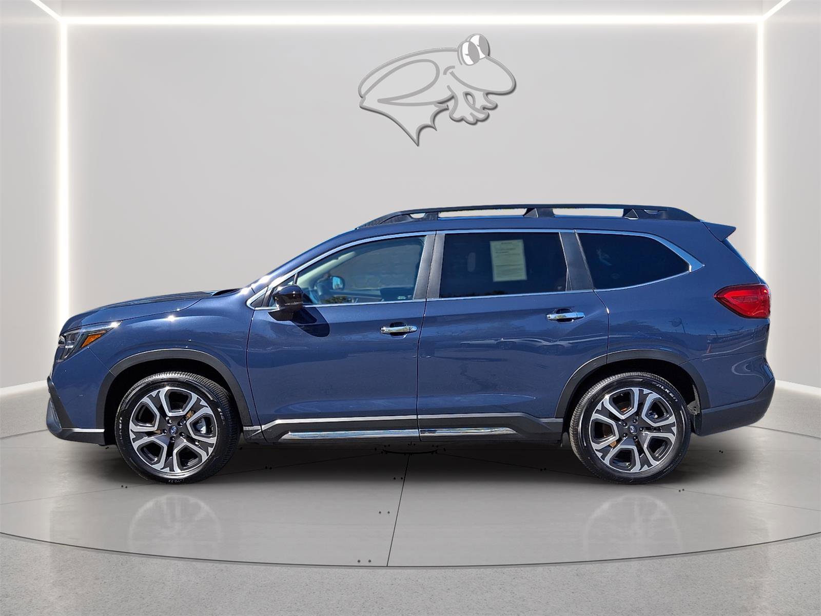 Used 2025 Subaru Ascent Touring AWD/4WD image 2