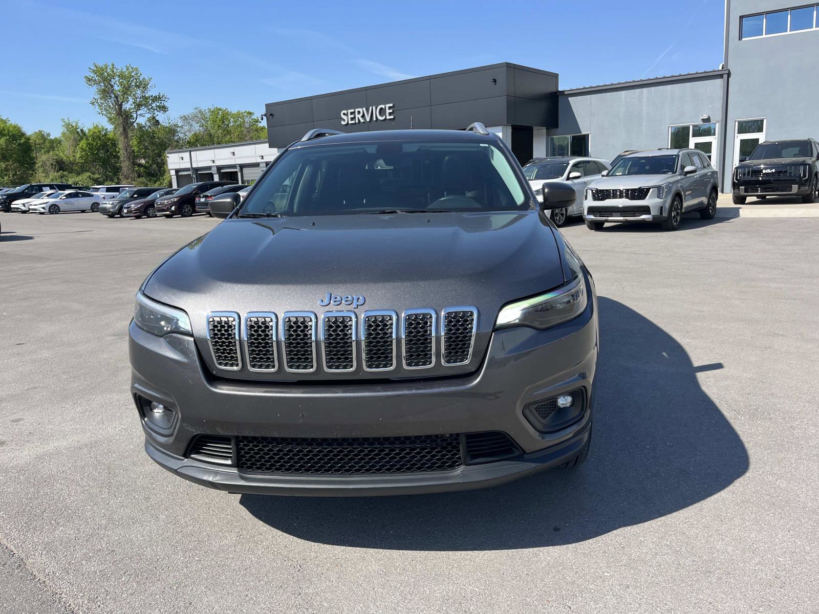 Used 2019 Jeep Cherokee Latitude Plus w/ Comfort/Convenience Group image 8