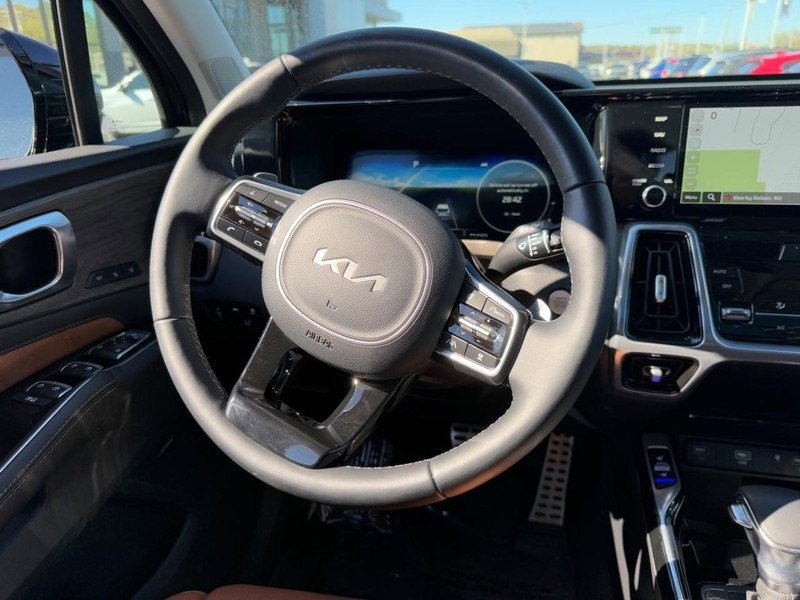 Used 2023 Kia Sorento SX Prestige image 12