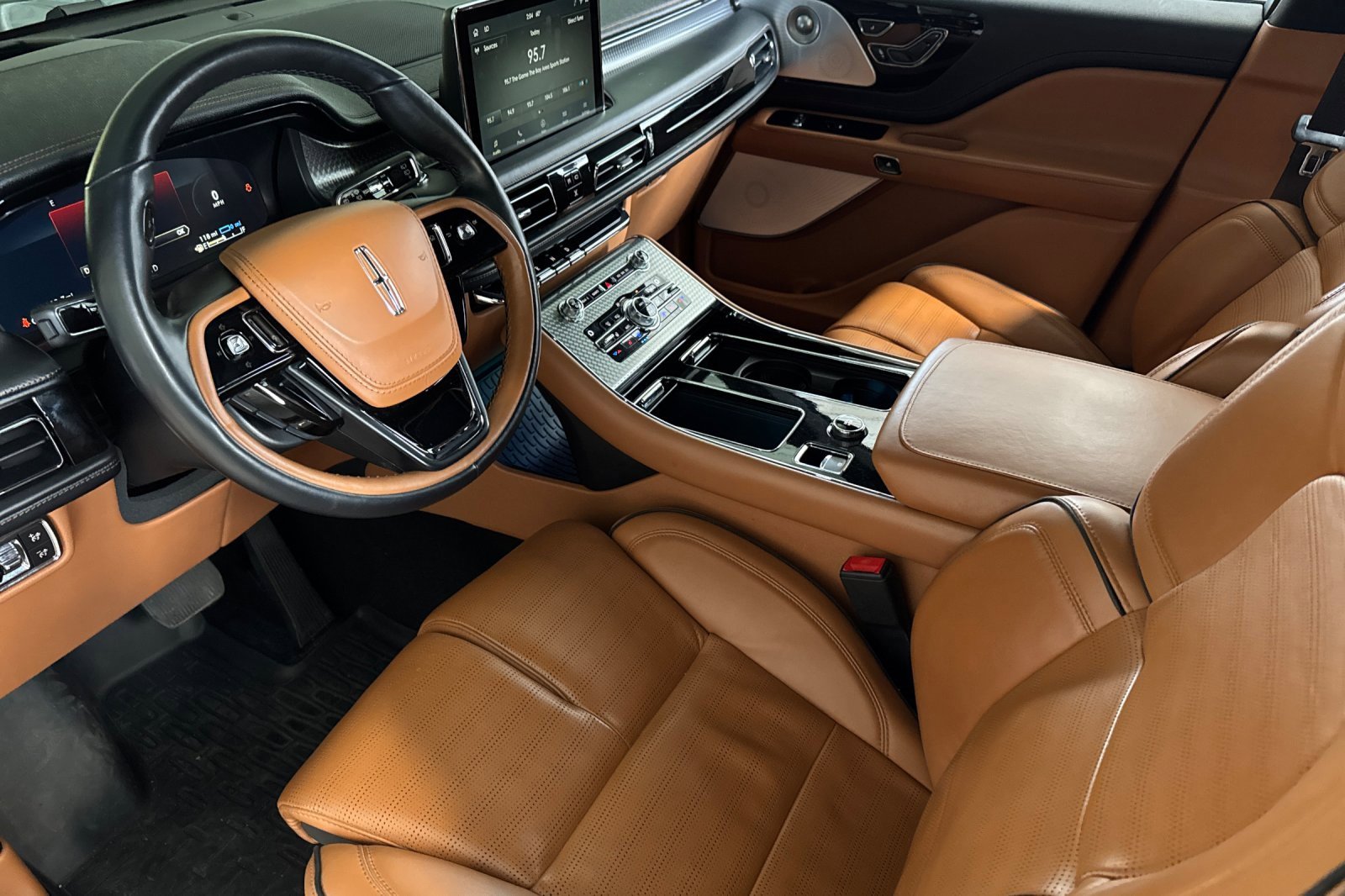 Used 2020 Lincoln Aviator Black Label Grand Touring w/ Class IV Trailer Tow Package image 10